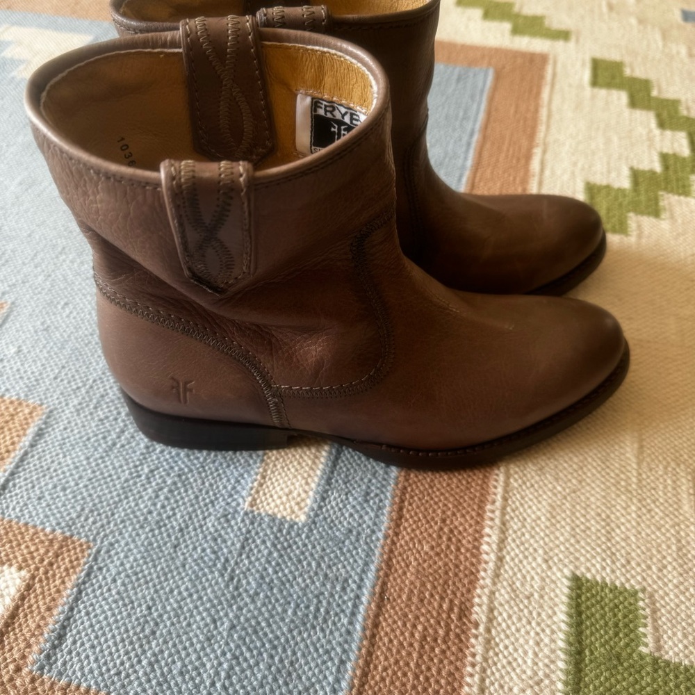 Frye Jamie Stitch Short Ankle Boots Gray Size 6 NWT - Picture 12 of 14
